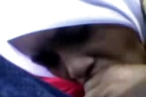 Kuluman awek tudung berbaju kurung
