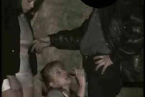 Kémkedő srác kibaszott 2 szuka a parkban