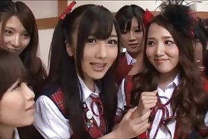 Japán all-girls band (öltözve)