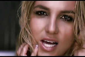 Britney spears womanizer (rendező vágása)