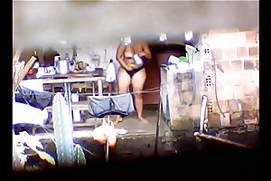 Rejtett cam - ducha no alto da favela