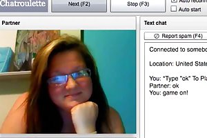 Chatroulette lány mutat ki hatalmas mellek