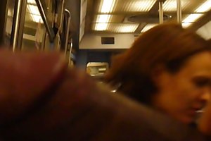 Lány villog a metró paris humm